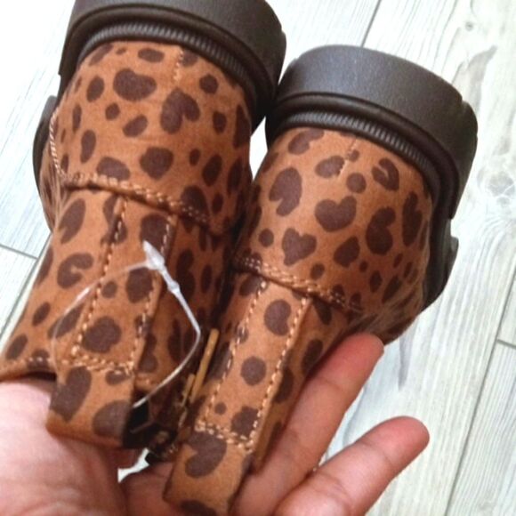 (18-3570)  🔥3/$20🔥  Cat & Jack Boots Sz 6 - Picture 7 of 9